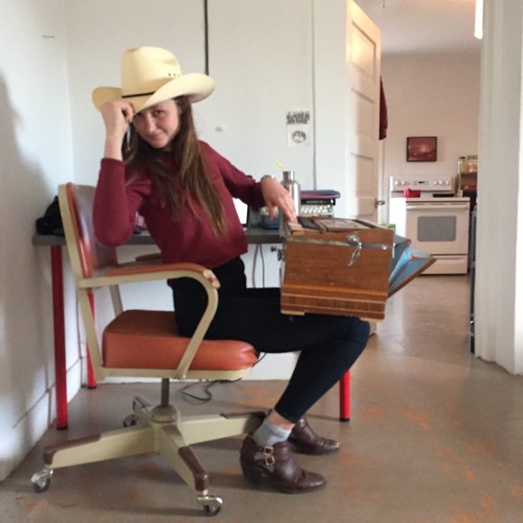 Meet your Posher, Jessica - Picture 1 of 1